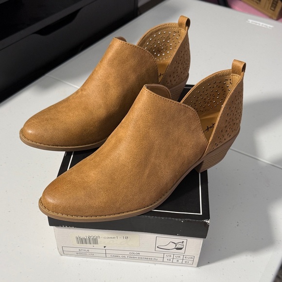 Qupid Shoes - Qupid Camel Ankle Booties